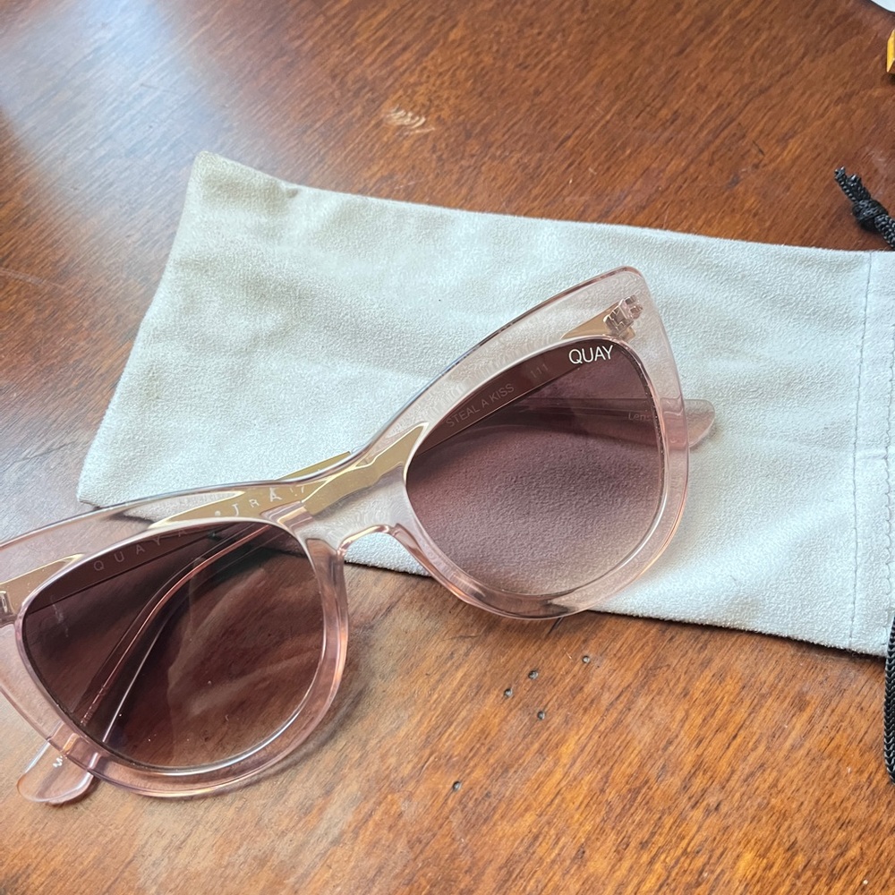 Quay pink sunglasses